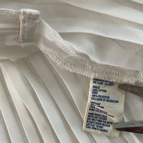 American Eagle, L, lovely, cotton/polyester, pleated poly from the bodice down. - Picture 11 of 11